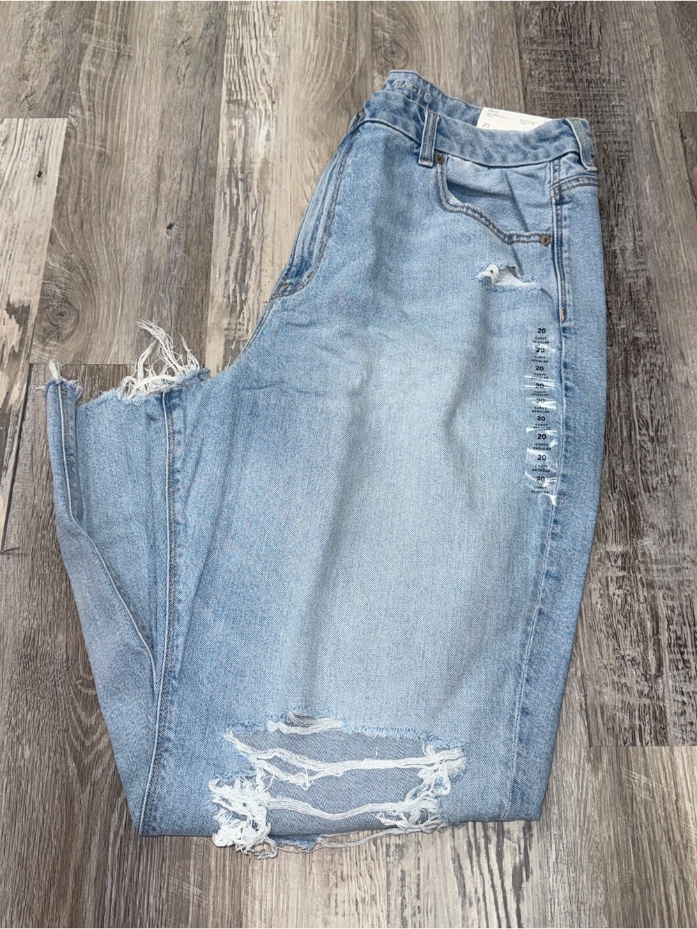 Women’s American Eagle curvy mom jeans size 20 Strigid